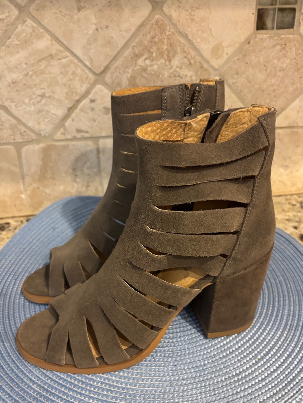 Diba Women 6 1/2 Taupe Suede Cage Block Heel Open Toe Booties Strappy Sandal